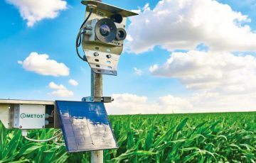 Soluții hardware și software pentru furnizarea de date meteorologice și analize esențiale în gestionarea activităților agricole.